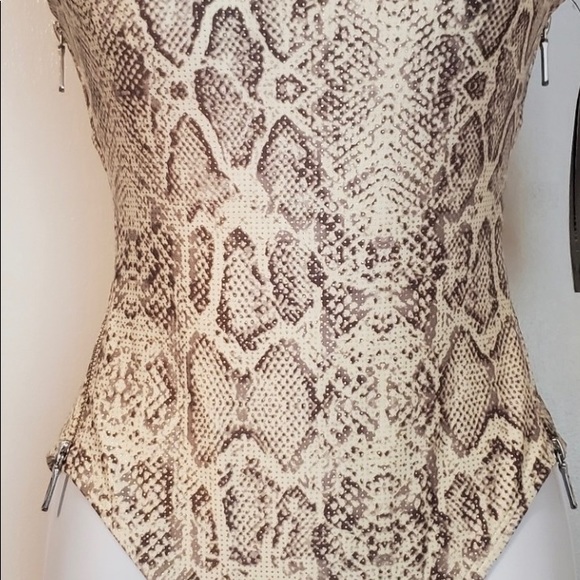 Snake print one piece with side zippers - Picture 6 of 6